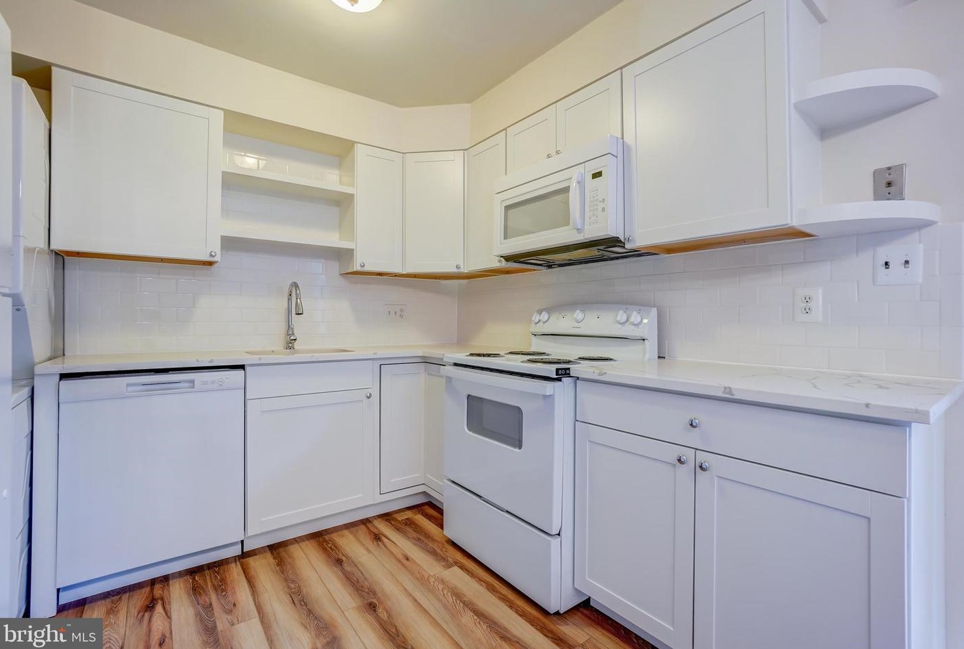 116 Duke Dr, Dulles VA  20164-3125 exterior
