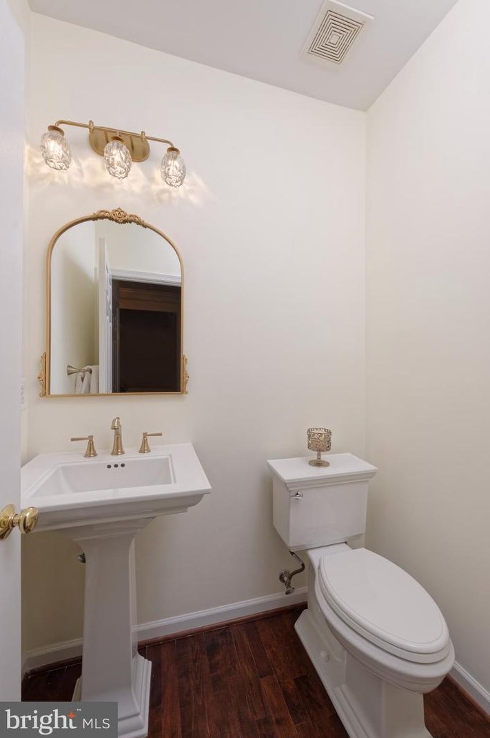 19958 Presidents Cup Ter, Ashburn VA  20147-4115 exterior