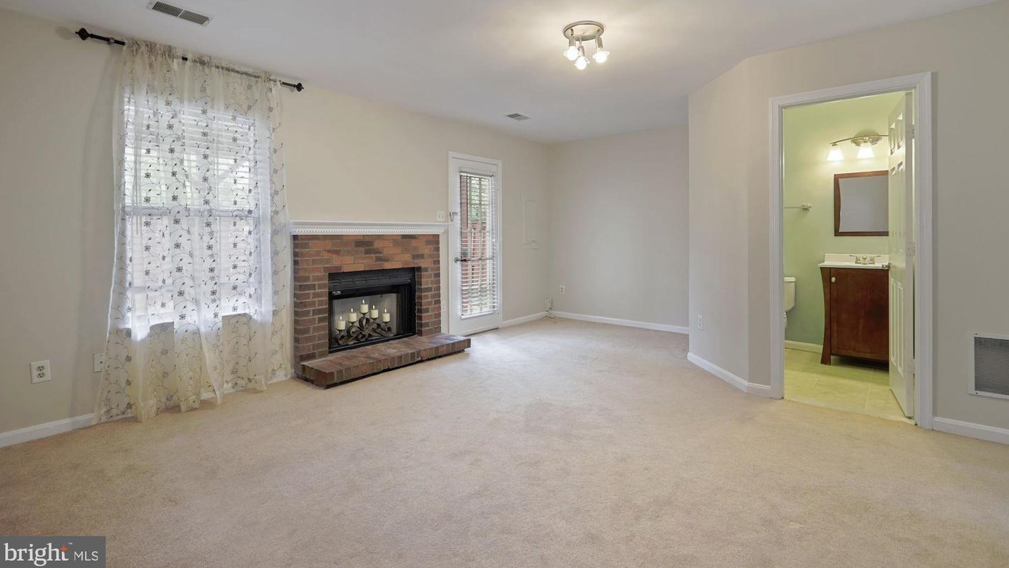 45472 Baggett Ter, Dulles VA  20166-3025 exterior