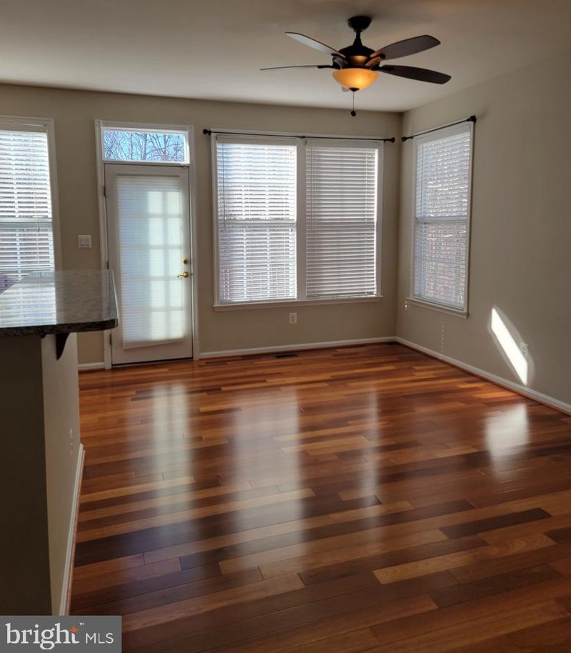 43113 Forest Edge Sq, Ashburn VA  20148-4046 exterior