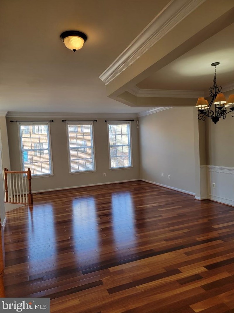 43113 Forest Edge Sq, Ashburn VA  20148-4046 exterior