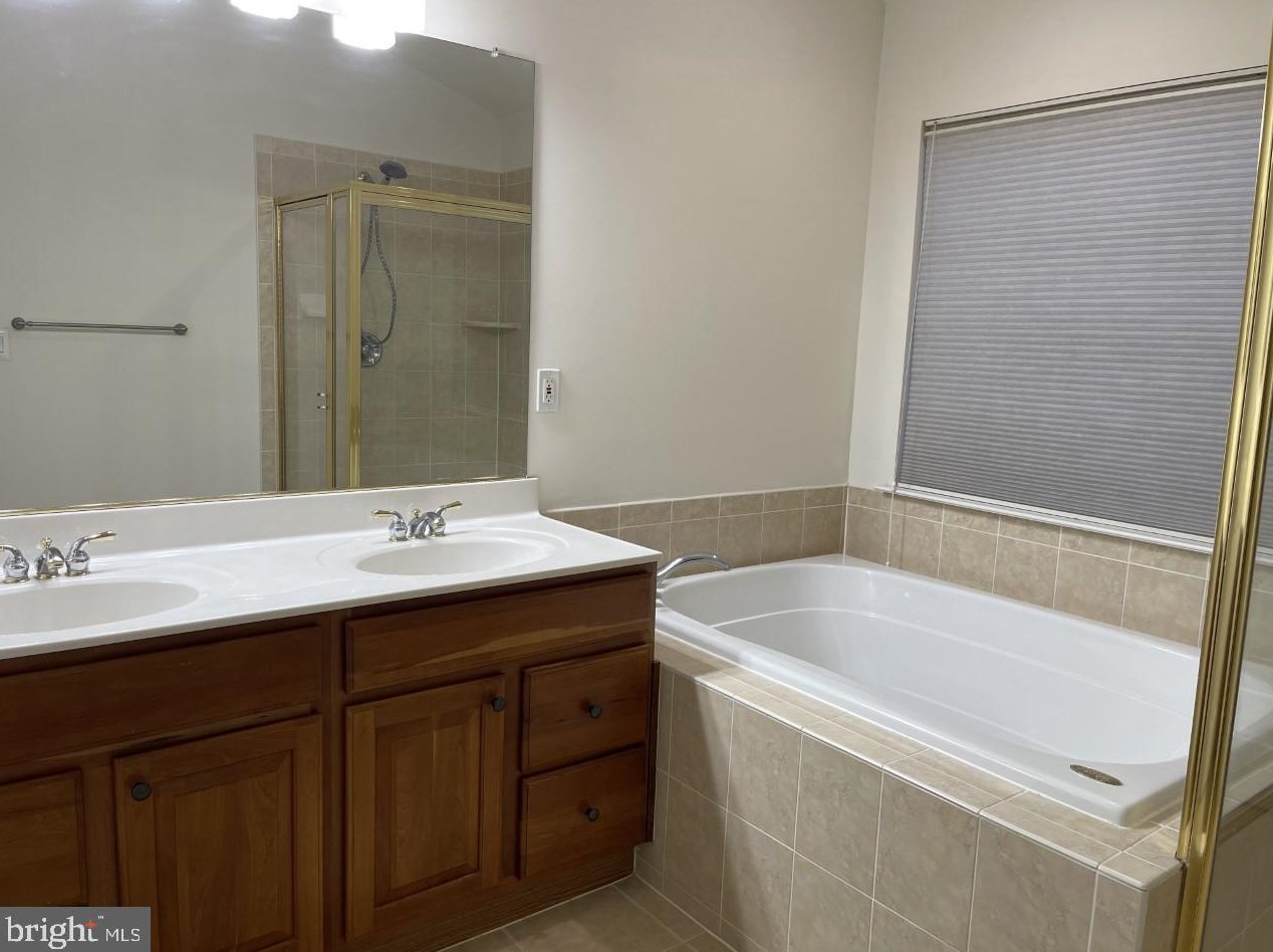 43113 Forest Edge Sq, Ashburn VA  20148-4046 exterior