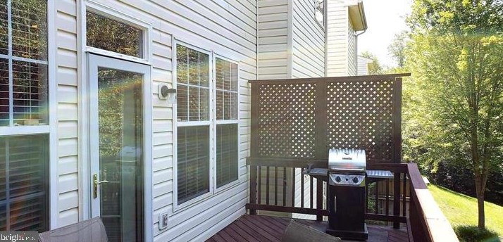 43113 Forest Edge Sq, Ashburn VA  20148-4046 exterior