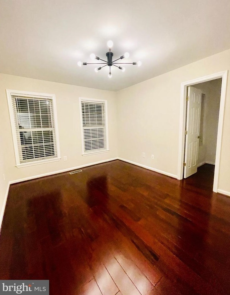 20584 Banbury Sq, Dulles VA  20165-7551 exterior