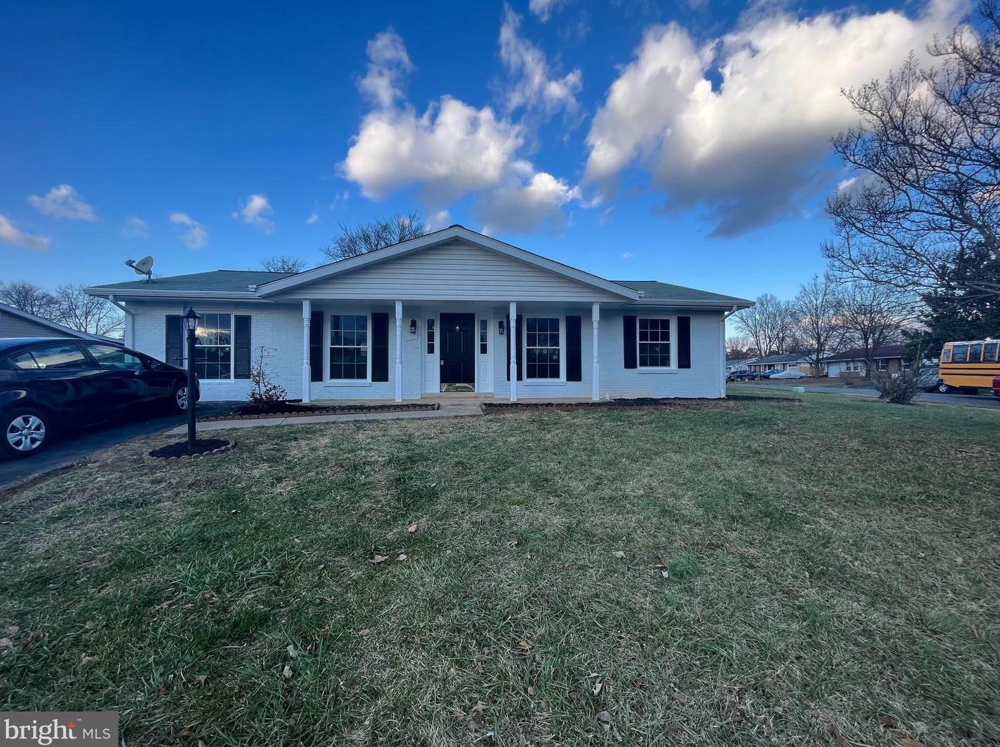 319 Williamsburg Rd, Dulles VA  20164-4326 exterior