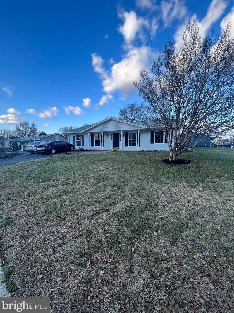 319 Williamsburg Rd, Dulles VA  20164-4326 exterior