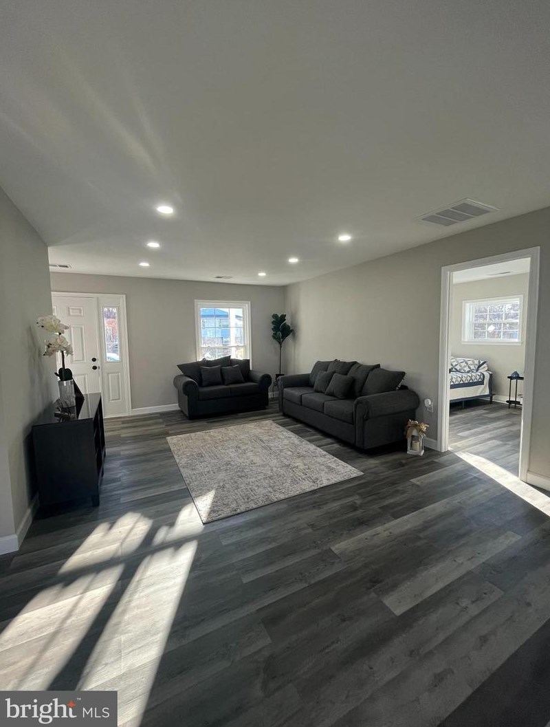 319 Williamsburg Rd, Dulles VA  20164-4326 exterior