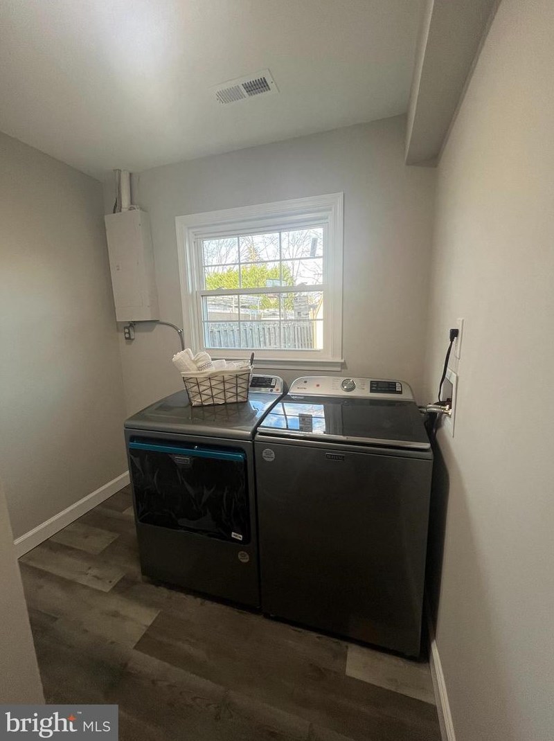 319 Williamsburg Rd, Dulles VA  20164-4326 exterior