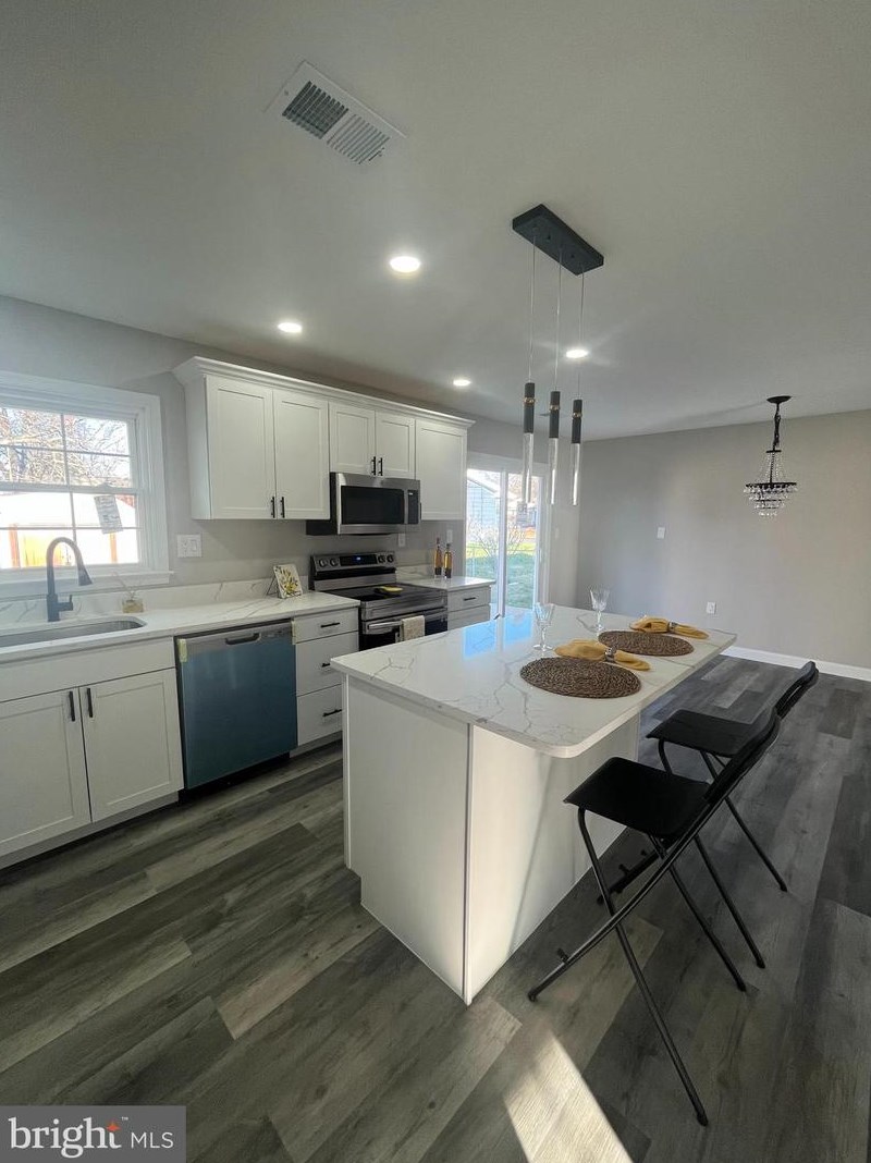 319 Williamsburg Rd, Dulles VA  20164-4326 exterior