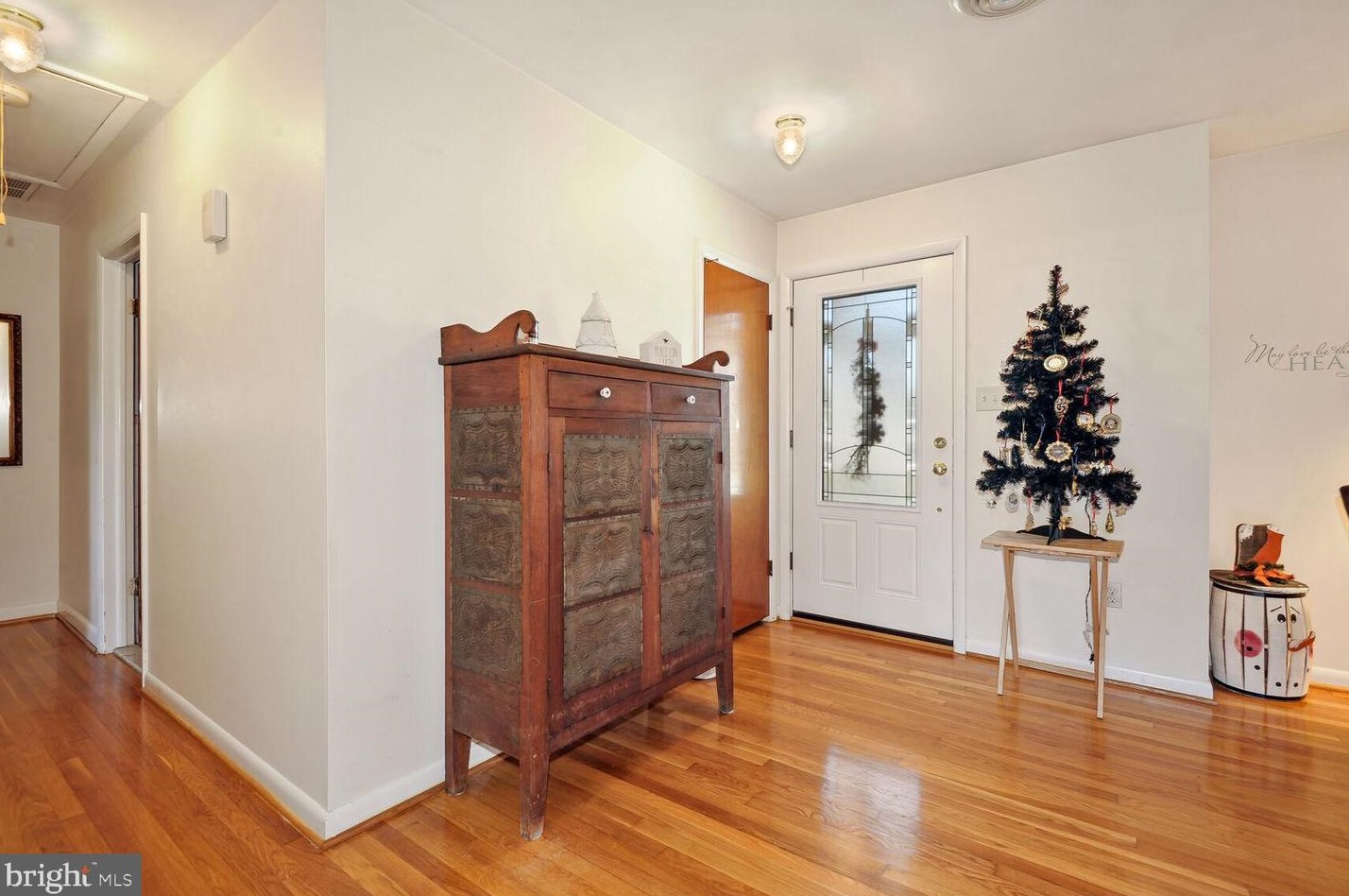 83 S Hughes Street S, Hamilton, VA 20158