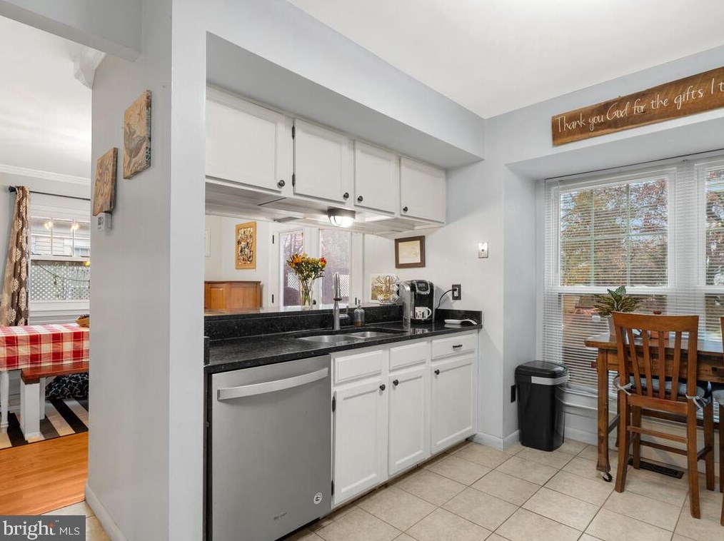 4 Oakdale Ct, Dulles VA  20165-5641 exterior