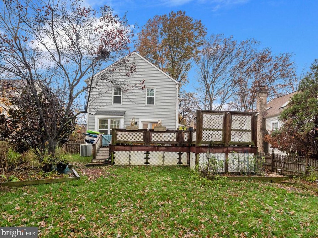 4 Oakdale Ct, Dulles VA  20165-5641 exterior