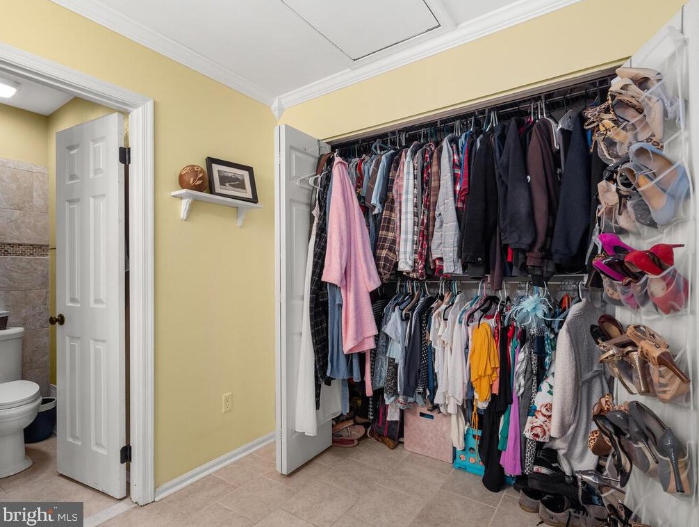 4 Oakdale Ct, Dulles VA  20165-5641 exterior