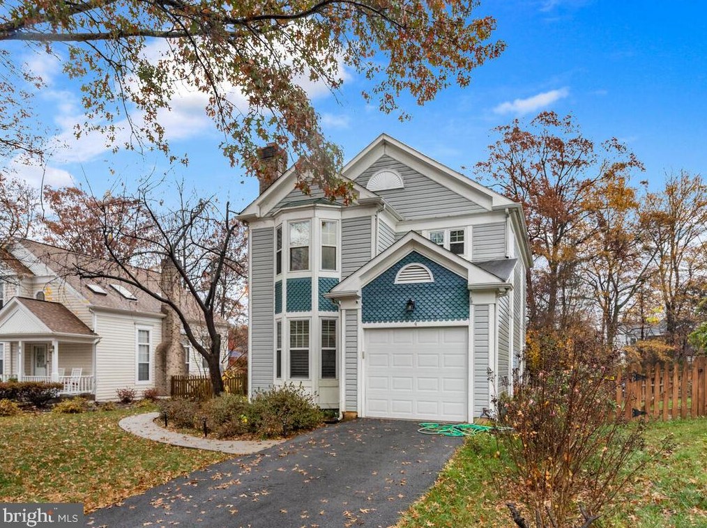 4 Oakdale Ct, Dulles VA  20165-5641 exterior
