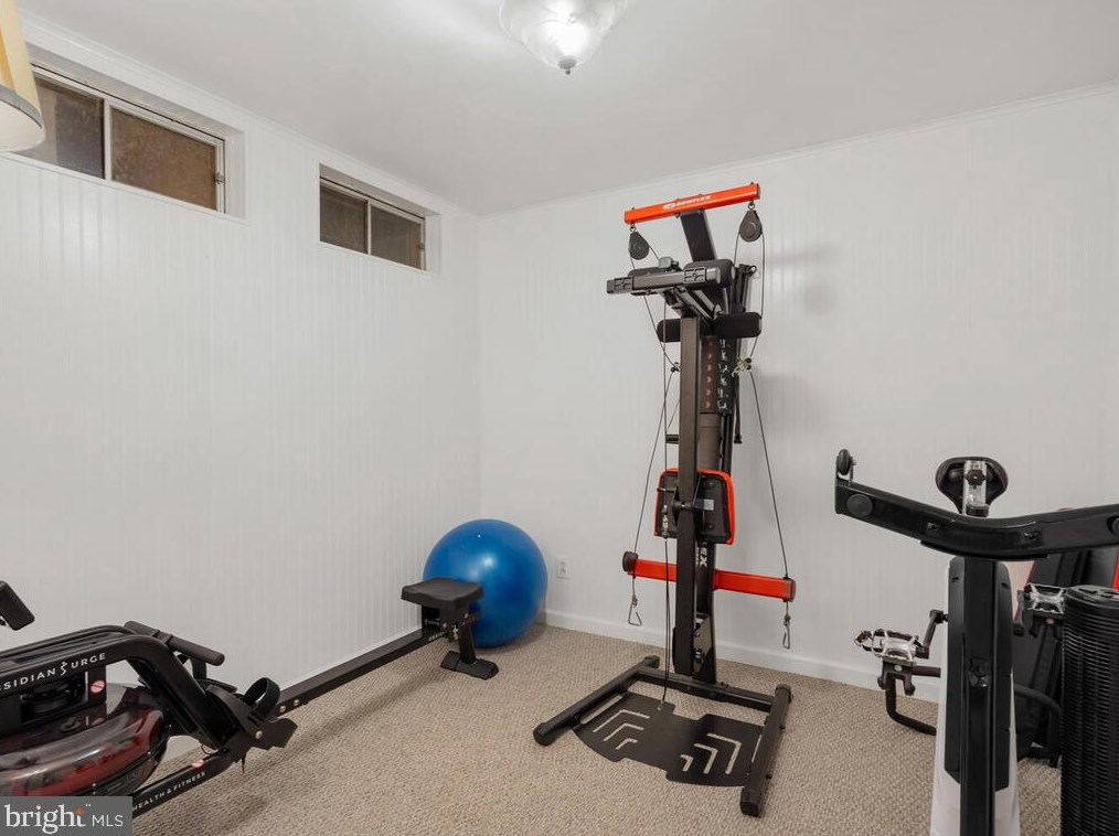 4 Oakdale Ct, Dulles VA  20165-5641 exterior