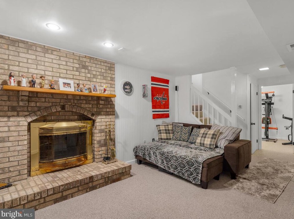 4 Oakdale Ct, Dulles VA  20165-5641 exterior