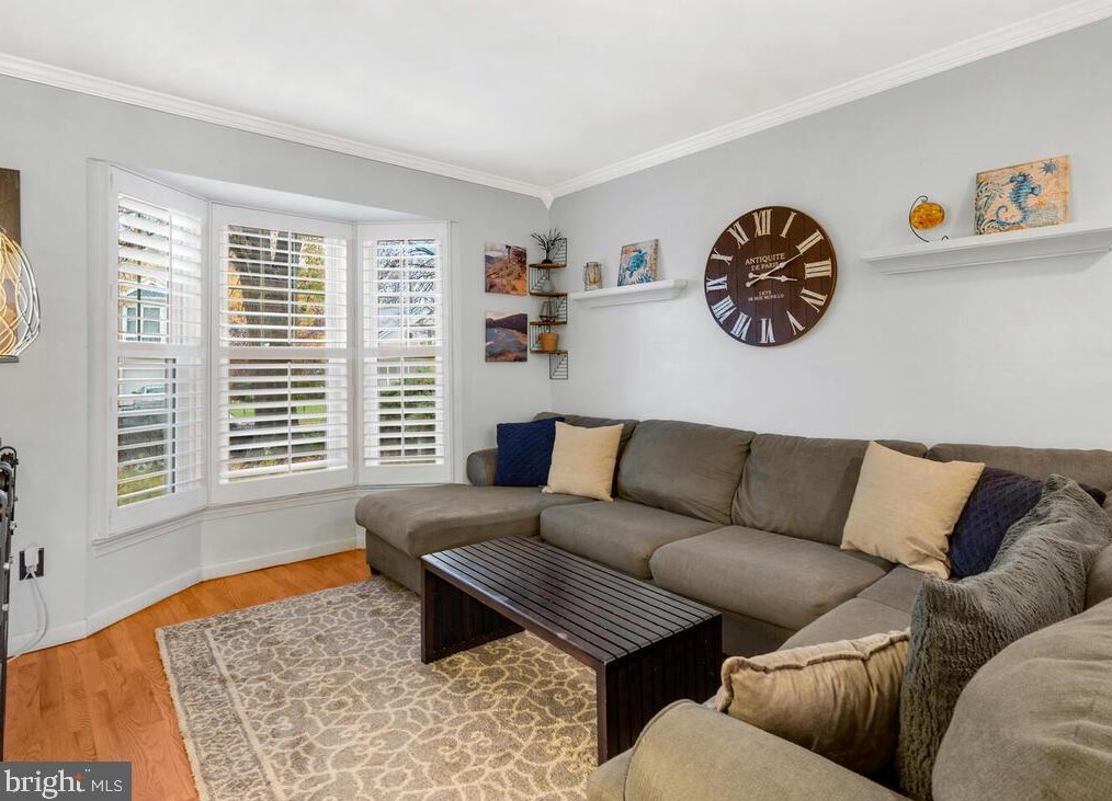 4 Oakdale Ct, Dulles VA  20165-5641 exterior