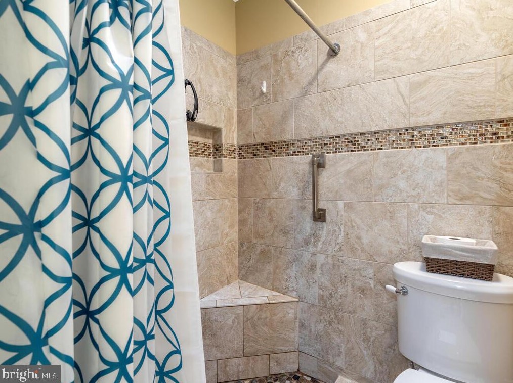 4 Oakdale Ct, Dulles VA  20165-5641 exterior