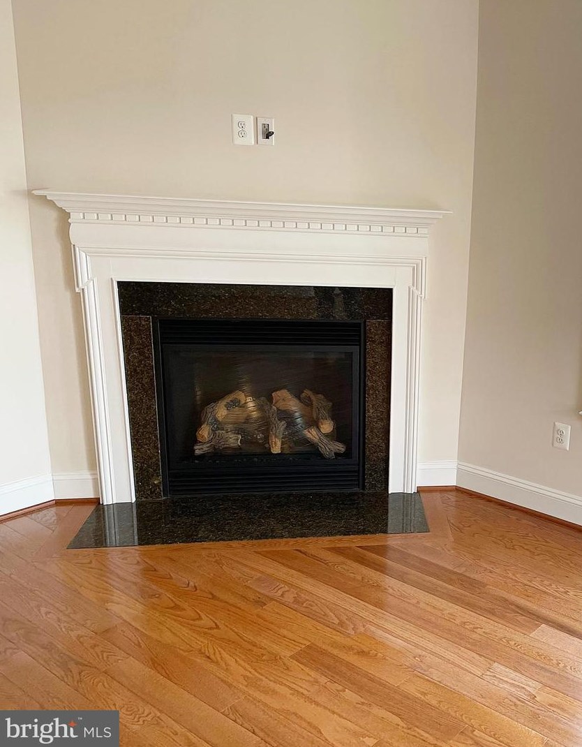 42525 Pine Forest Dr, Fairfax VA  20152-6095 exterior