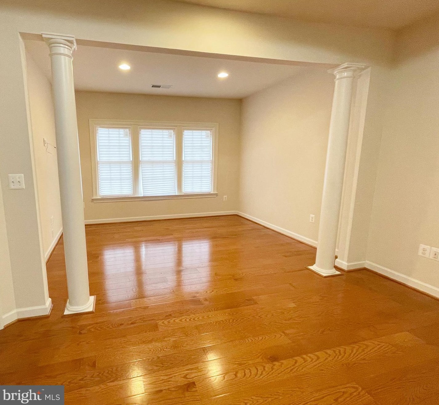 42525 Pine Forest Dr, Fairfax VA  20152-6095 exterior