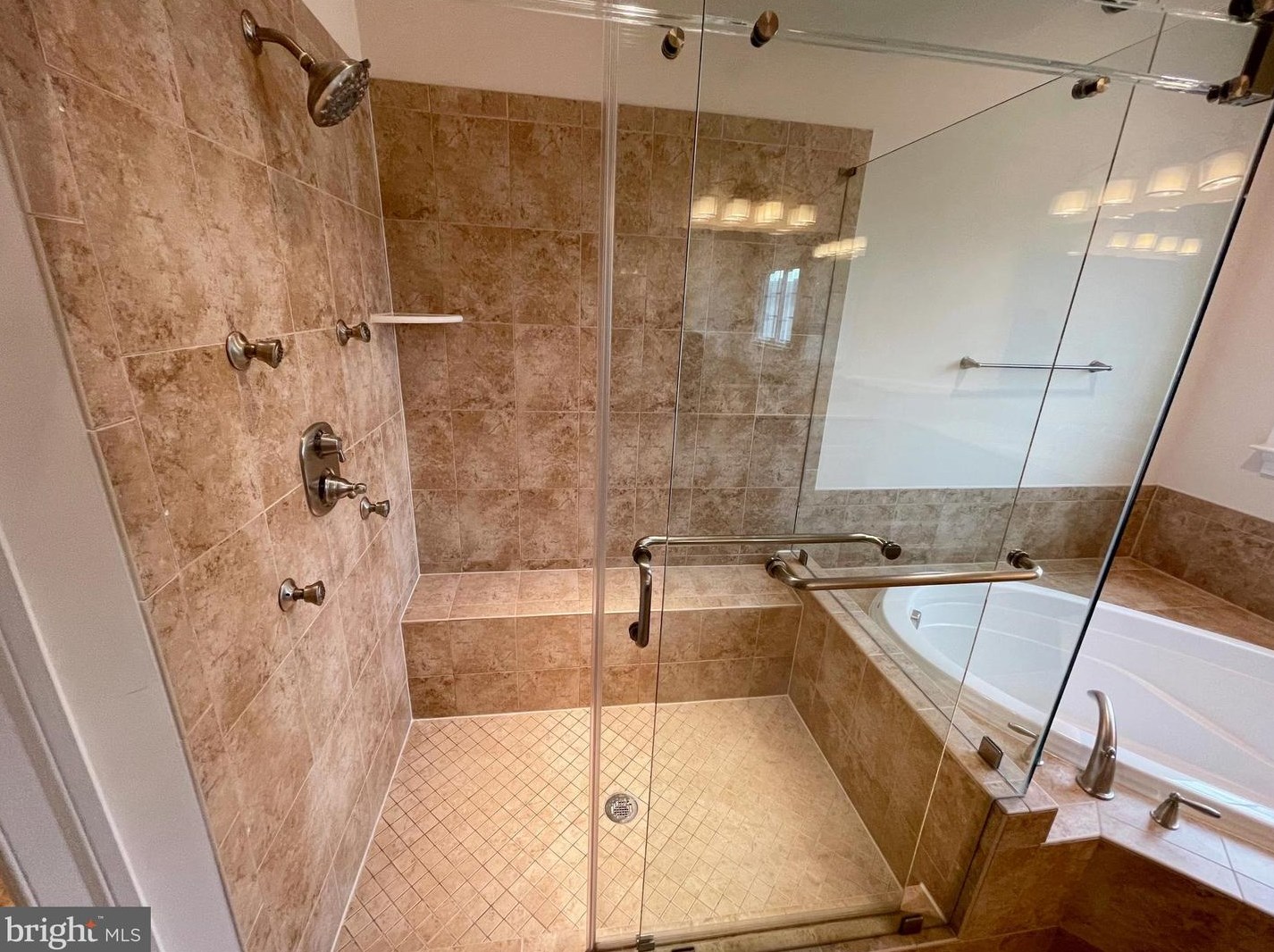 42525 Pine Forest Dr, Fairfax VA  20152-6095 exterior