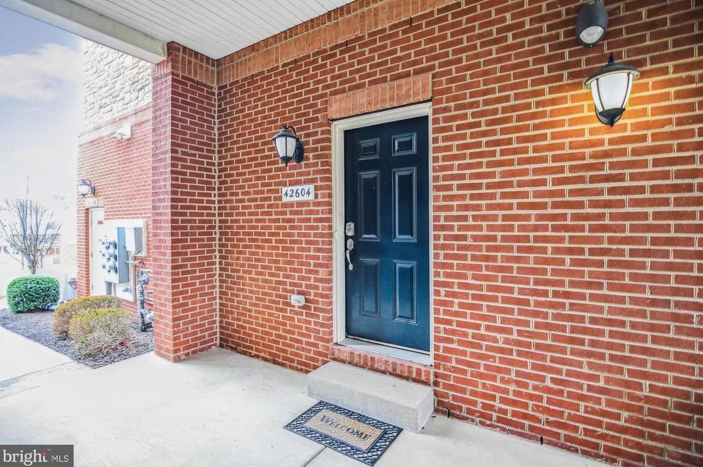 42604 Hardage Ter, Ashburn VA  20148-4350 exterior