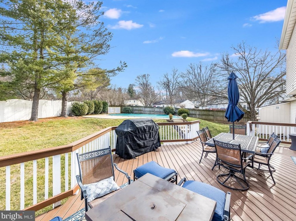 102 Cameron St, Dulles VA  20164-1908 exterior