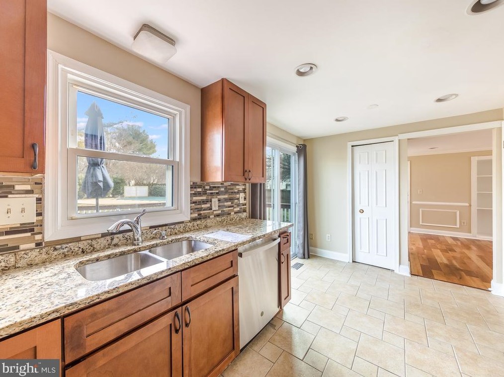 102 Cameron St, Dulles VA  20164-1908 exterior