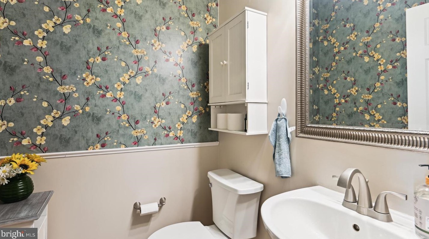 47074 Garrett Pl, Dulles VA  20165-7522 exterior