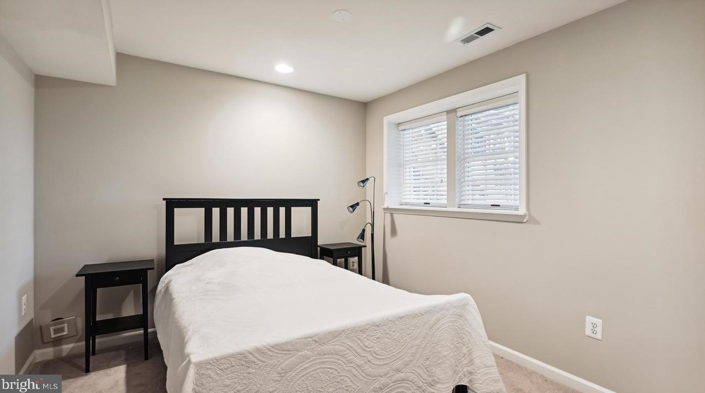 47074 Garrett Pl, Dulles VA  20165-7522 exterior