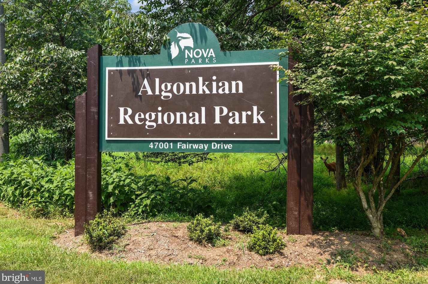 47074 Garrett Pl, Dulles VA  20165-7522 exterior