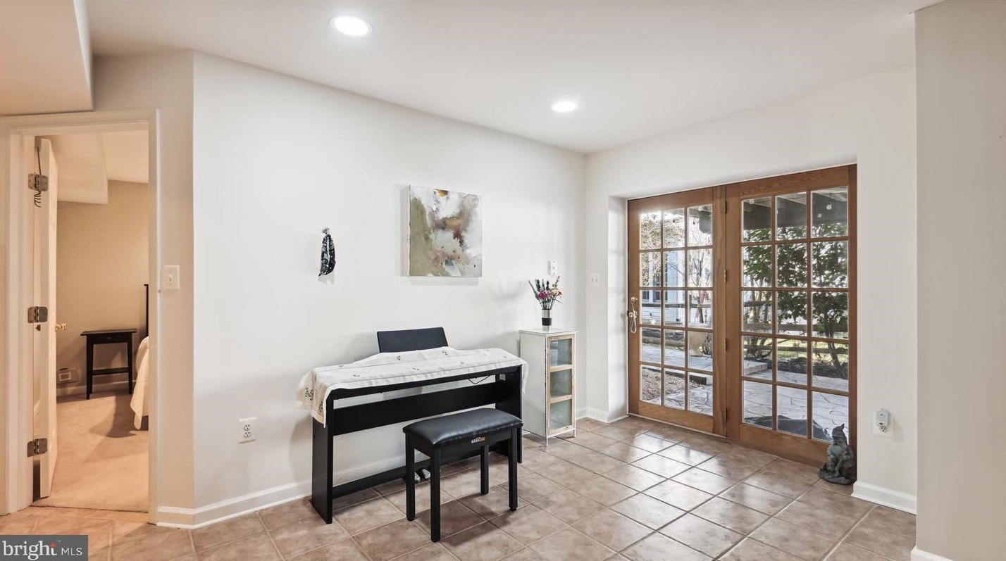 47074 Garrett Pl, Dulles VA  20165-7522 exterior