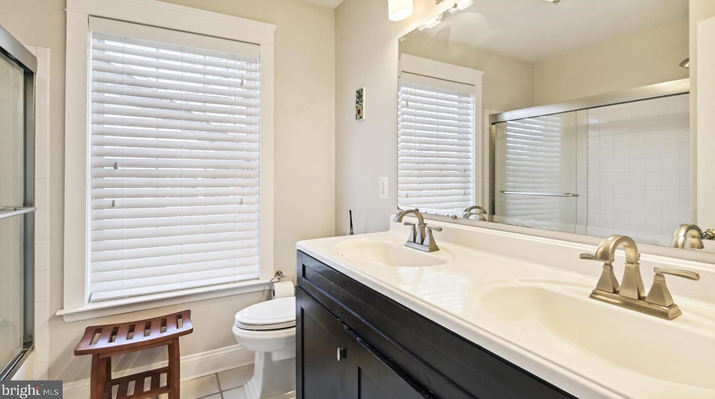 47074 Garrett Pl, Dulles VA  20165-7522 exterior