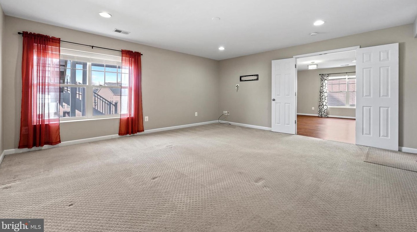 21115 Potomac Trail Cir, Ashburn VA  20148-4371 exterior