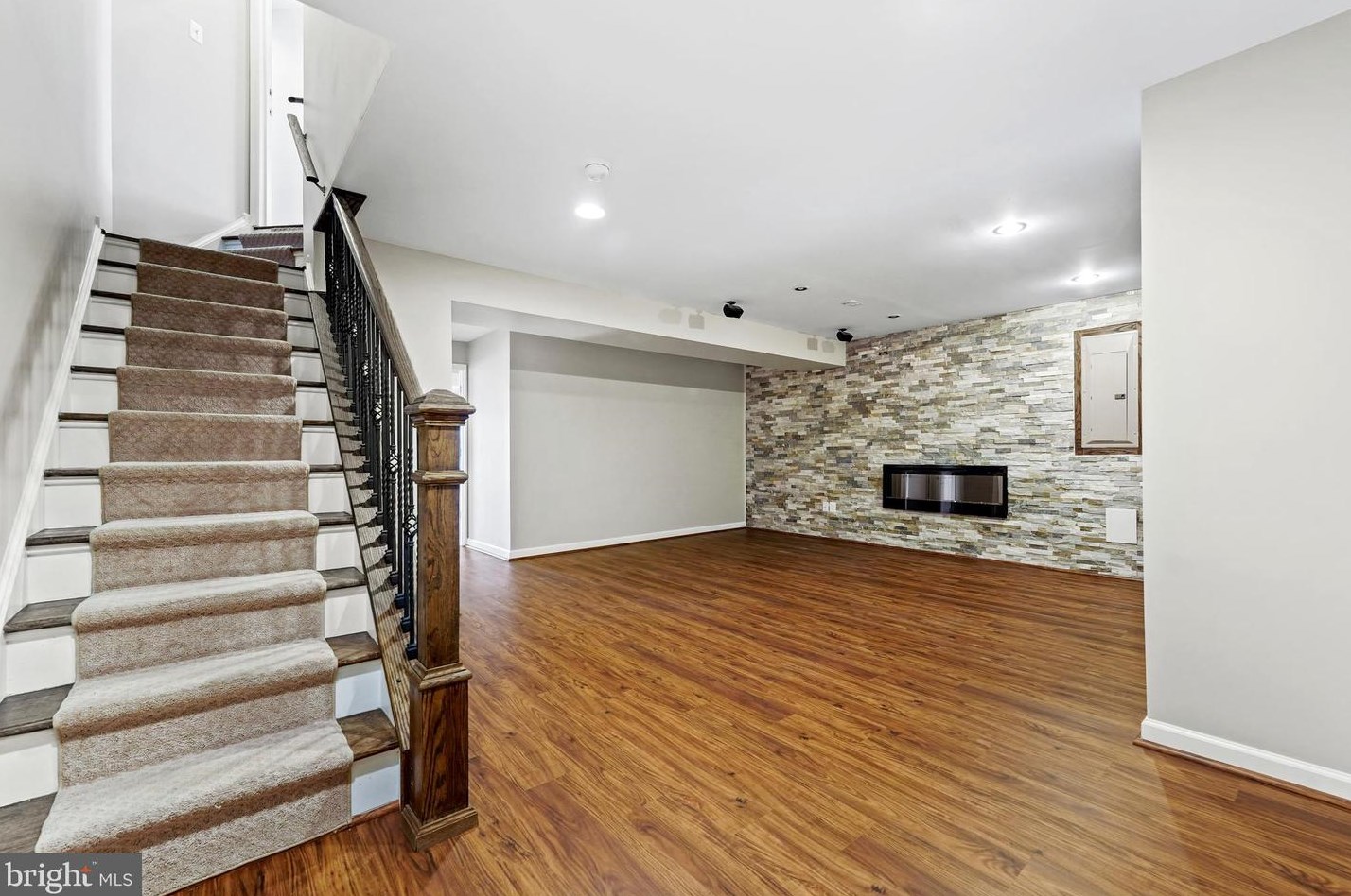 21115 Potomac Trail Cir, Ashburn VA  20148-4371 exterior