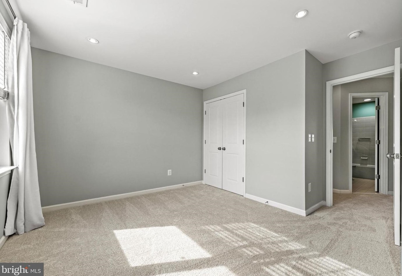 21115 Potomac Trail Cir, Ashburn VA  20148-4371 exterior