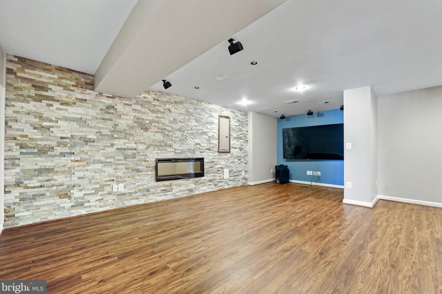 21115 Potomac Trail Cir, Ashburn VA  20148-4371 exterior