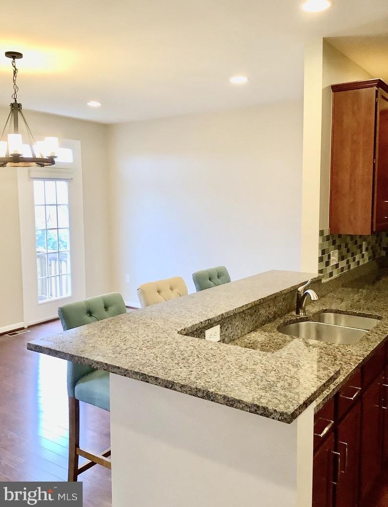 42783 Hay Rd, Ashburn VA  20147-3517 exterior