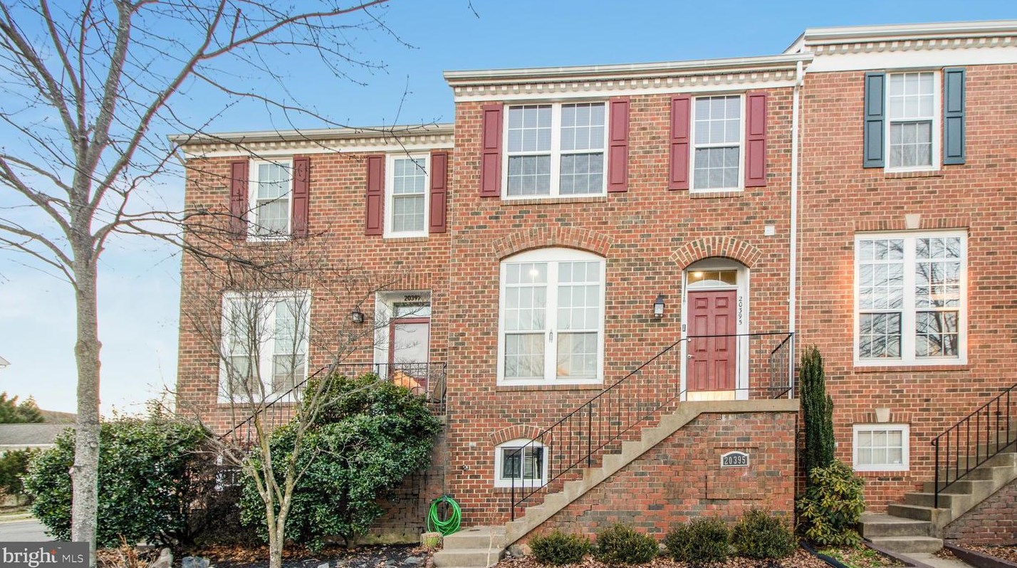 20395 Charter Oak Dr, Ashburn VA  20147-3645 exterior