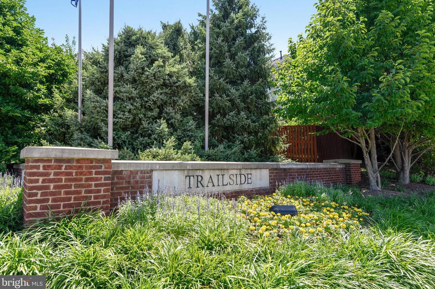 45483 Bluemont Junction Sq, Dulles VA  20164-5355 exterior