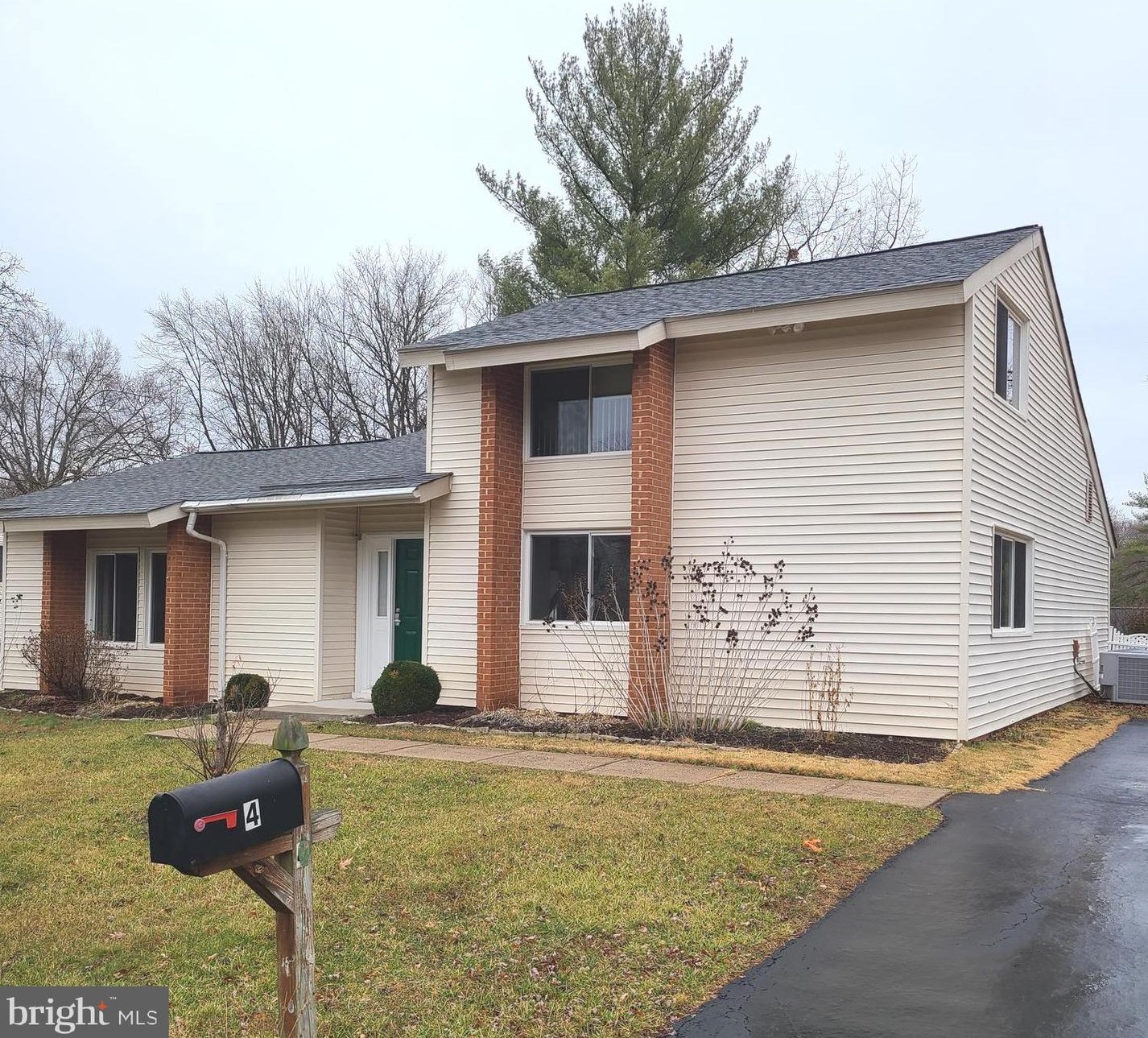 4 Greencastle Rd, Dulles VA  20164-1138 exterior