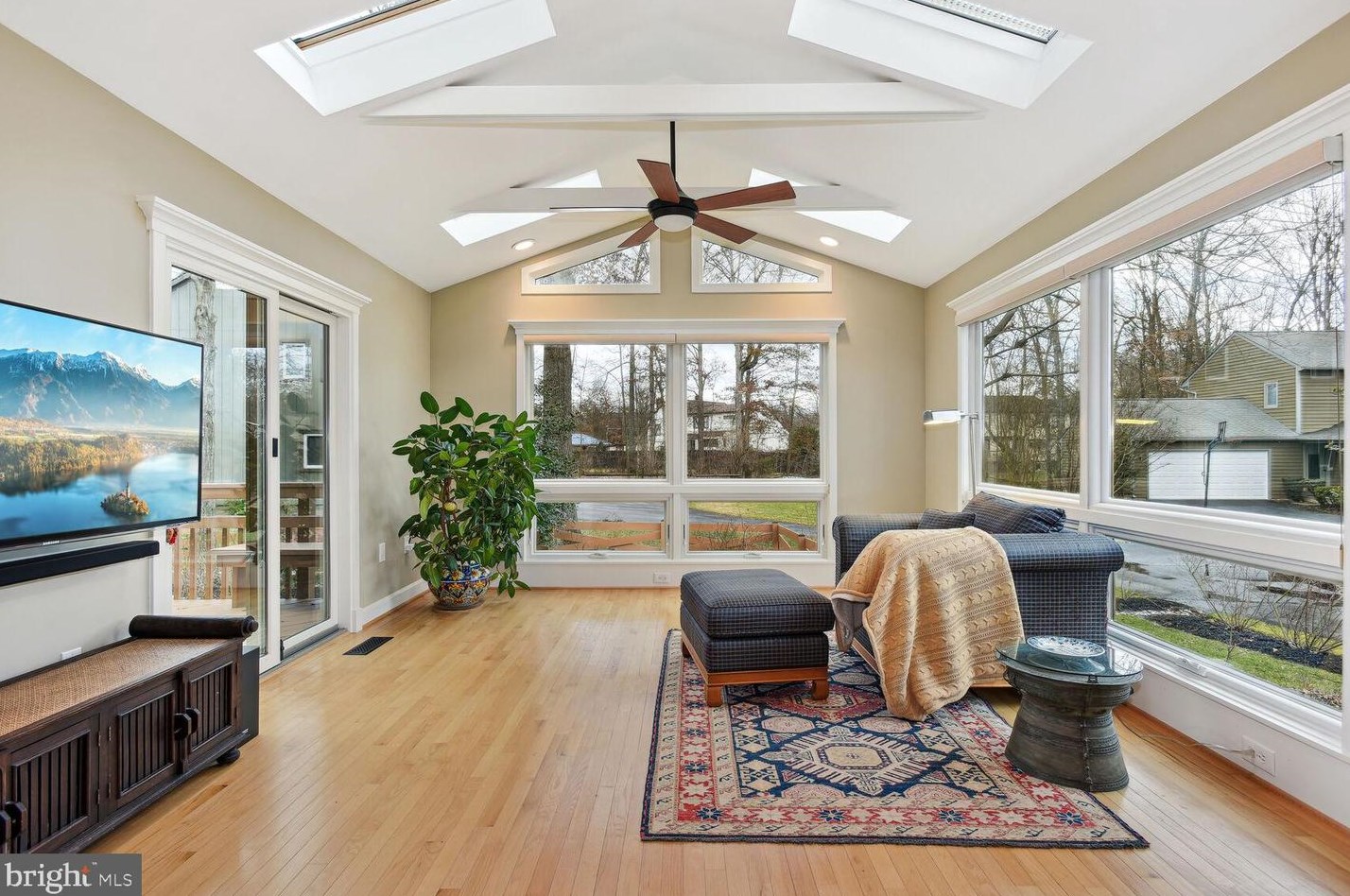 16 Wiltshire Ct, Dulles VA  20165-5677 exterior