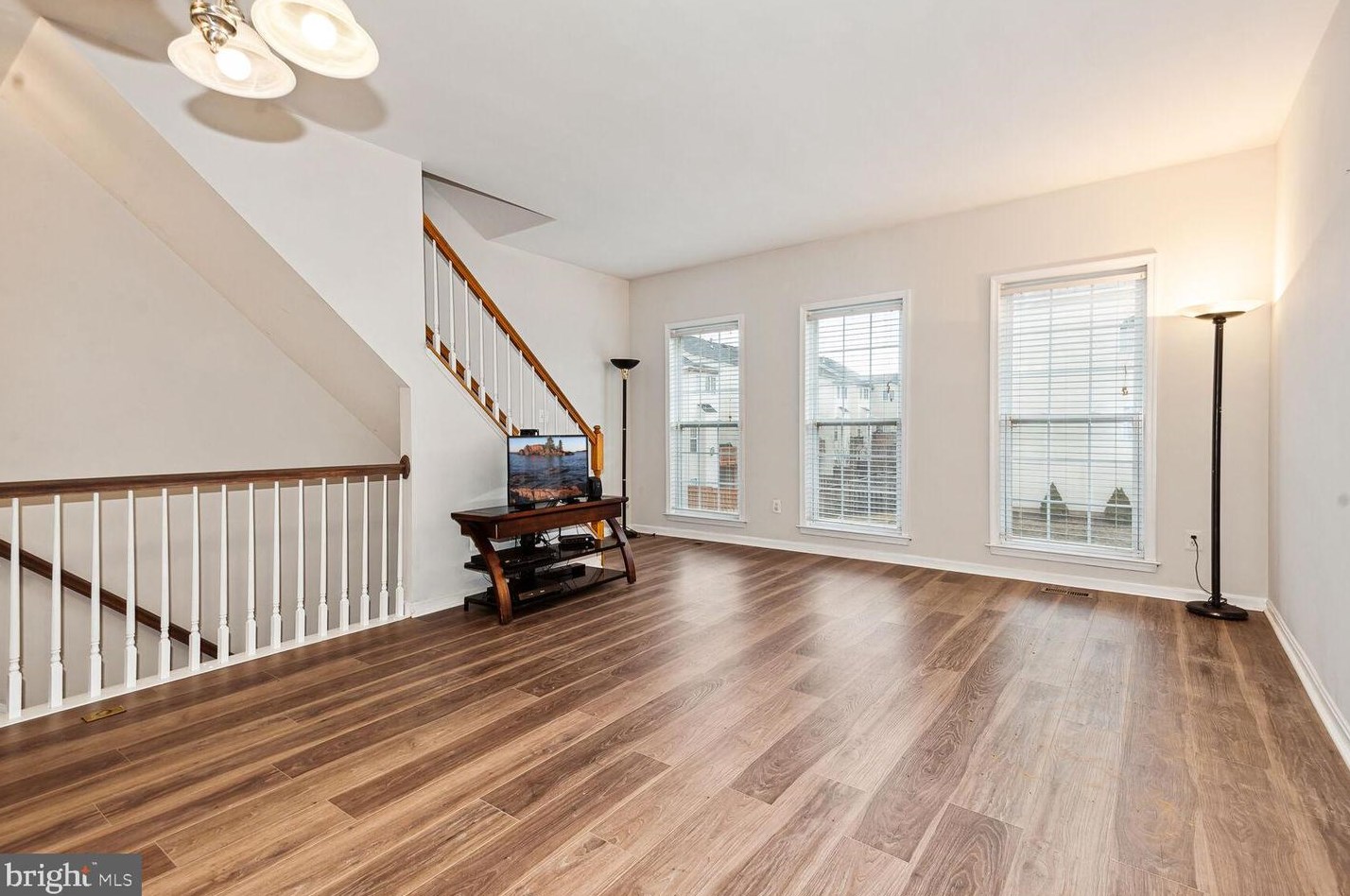 42037 Bushclover Ter, Stone Ridge VA  20105-5633 exterior