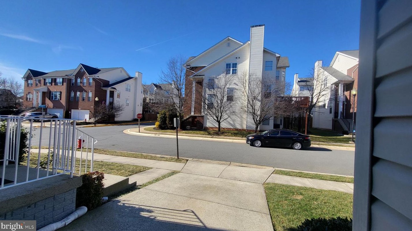 44277 Acushnet Ter, Ashburn VA  20147-7103 exterior