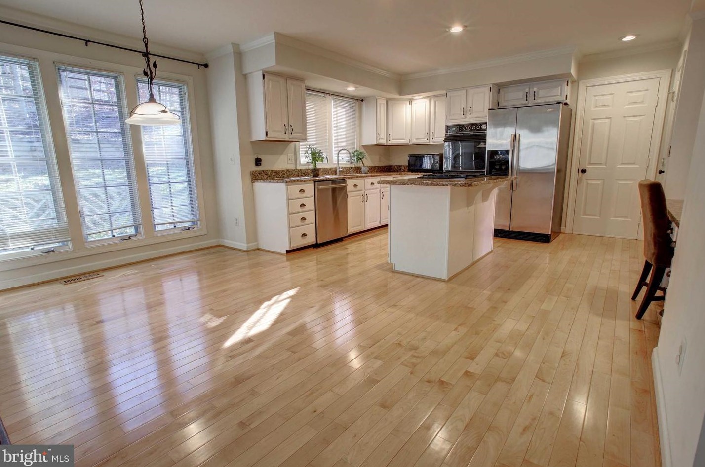 20596 Marsh Ct, Dulles VA  20165-7314 exterior