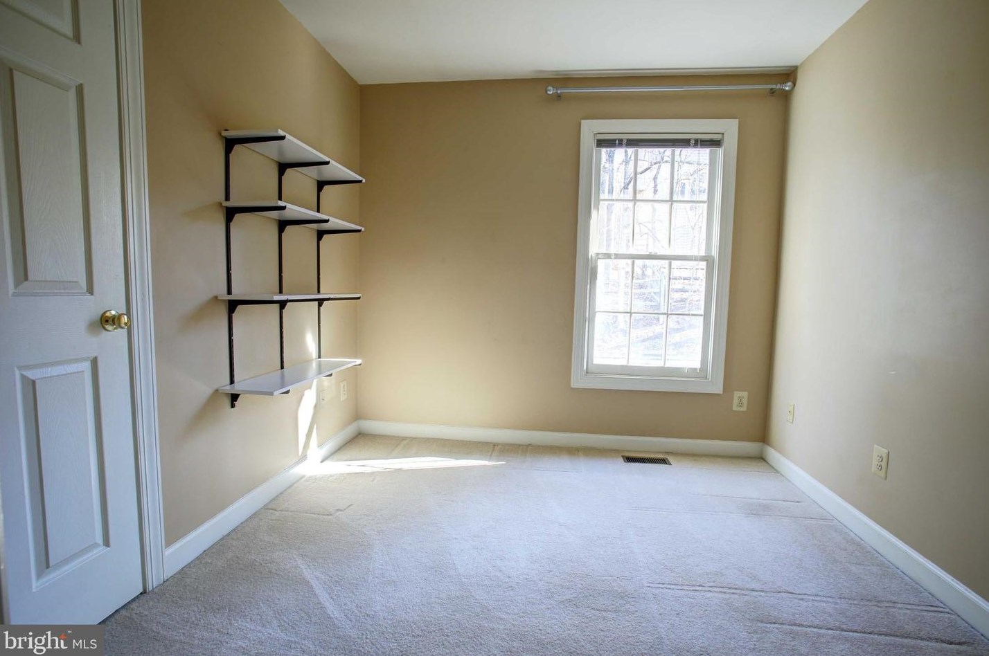 20596 Marsh Ct, Dulles VA  20165-7314 exterior