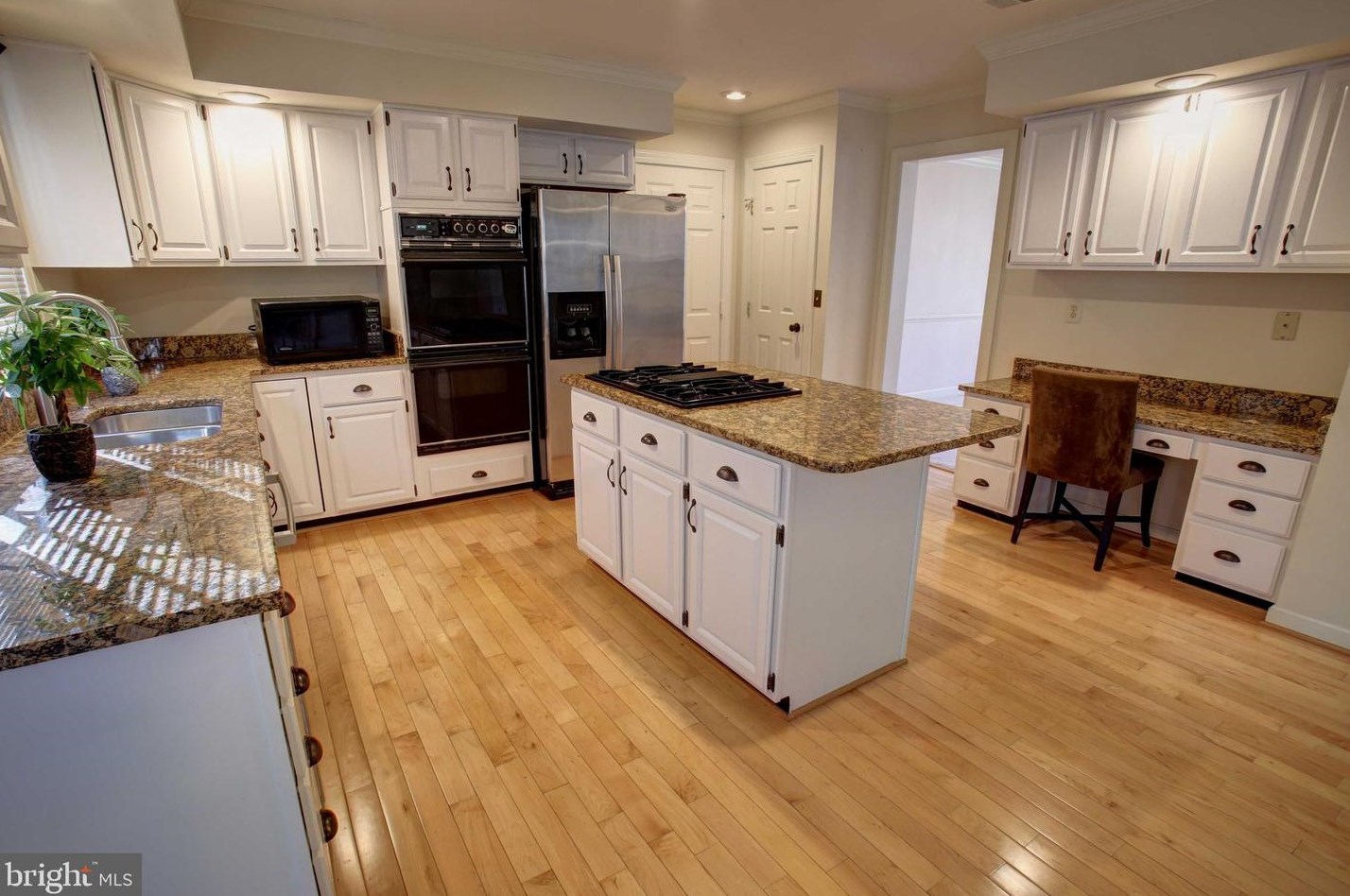 20596 Marsh Ct, Dulles VA  20165-7314 exterior