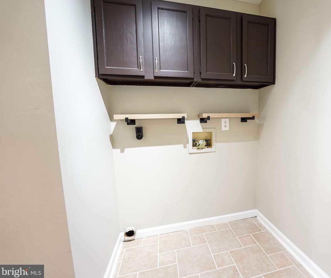 14 Fenton Wood Dr, Dulles VA  20165-5718 exterior