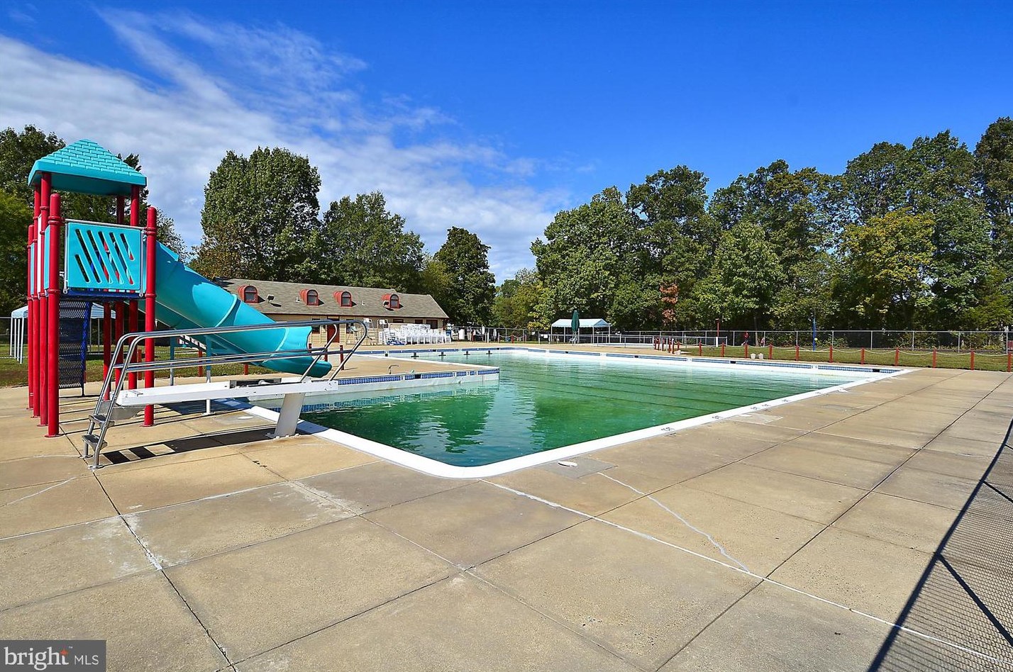 6 Prescott Ct, Dulles VA  20165-6217 exterior