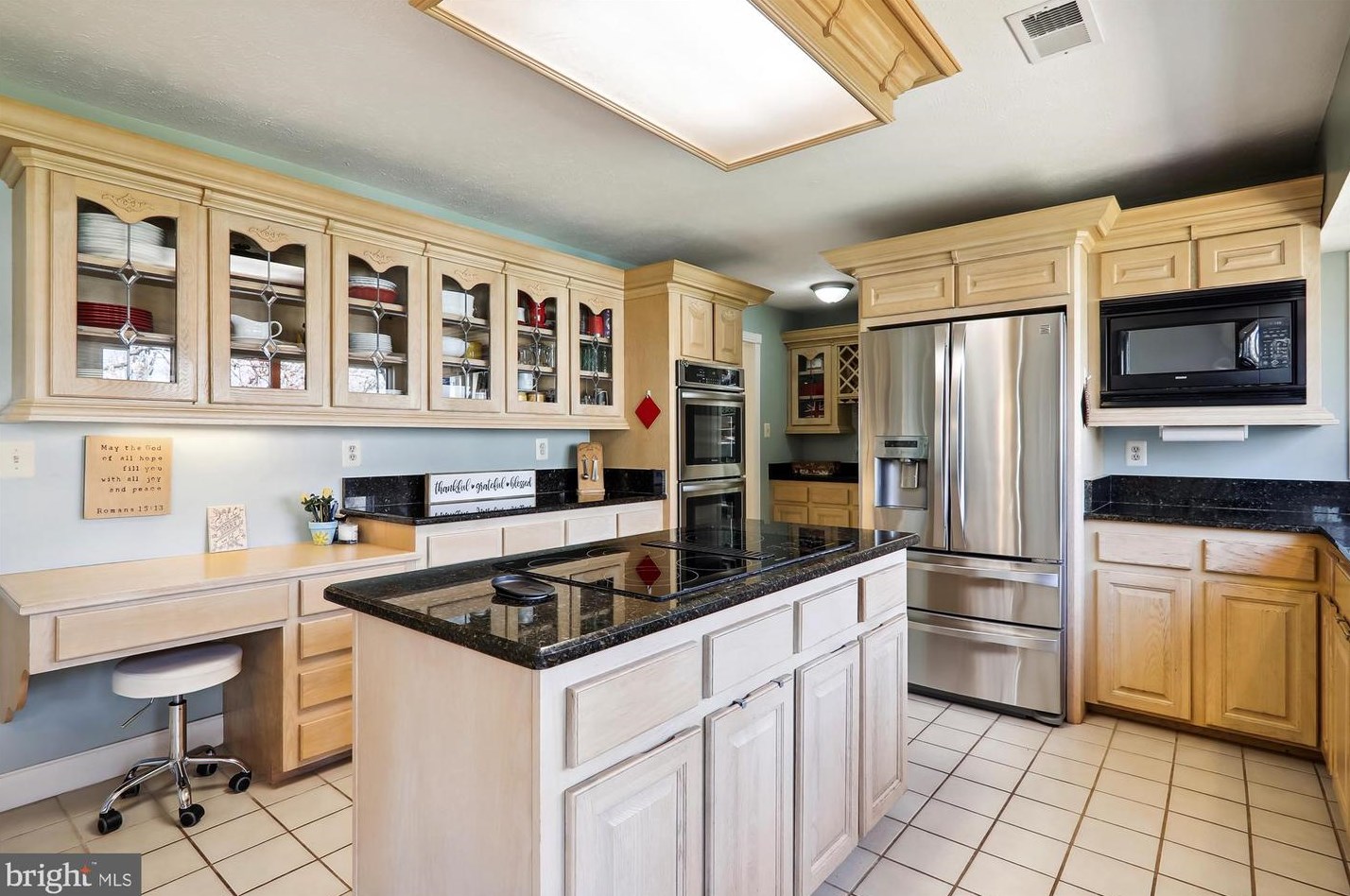 6 Prescott Ct, Dulles VA  20165-6217 exterior